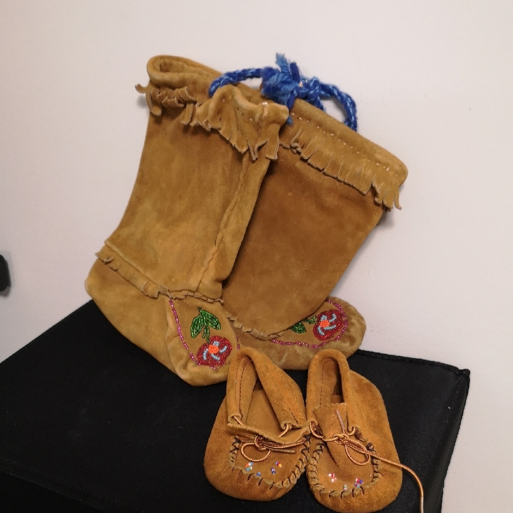 Beautiful Authentic Handmade & Beaded Moccasin Children Boots & Shoes Minor Wear
